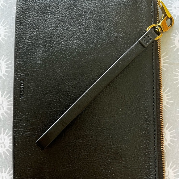 FOSSIL wristlet - Picture 2 of 5